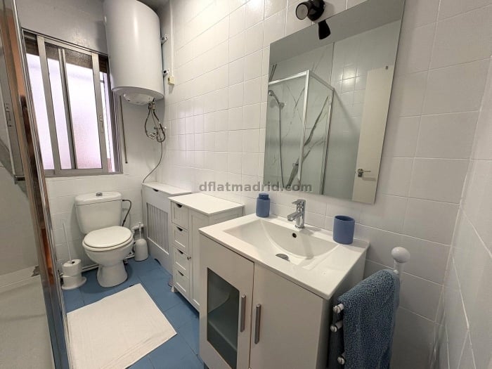 Room on Ronda de Segovia #2067 in Madrid