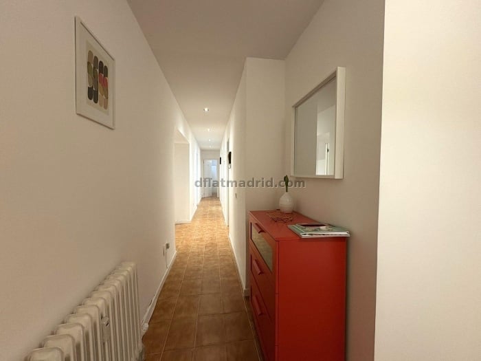 Room on Ronda de Segovia #2068 in Madrid