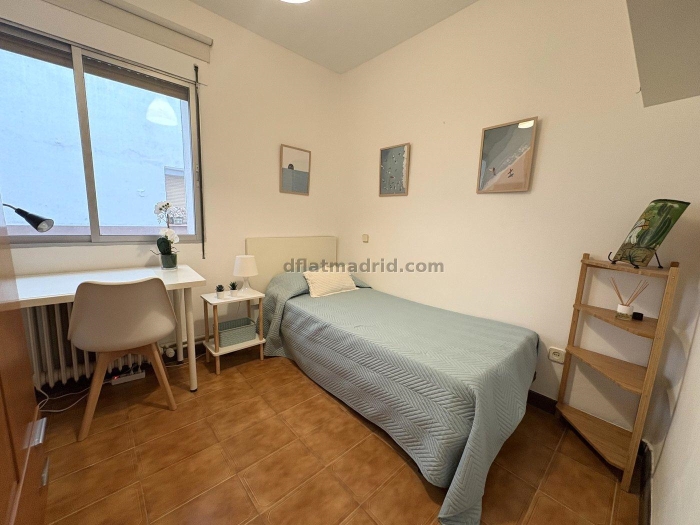 Cosy Apartment in Centro of 4 Bedroom #2070 in Madrid