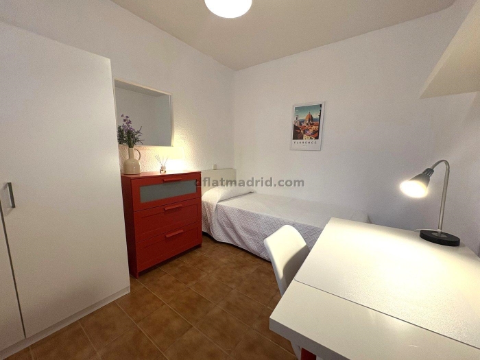 Cosy Apartment in Centro of 4 Bedroom #2070 in Madrid