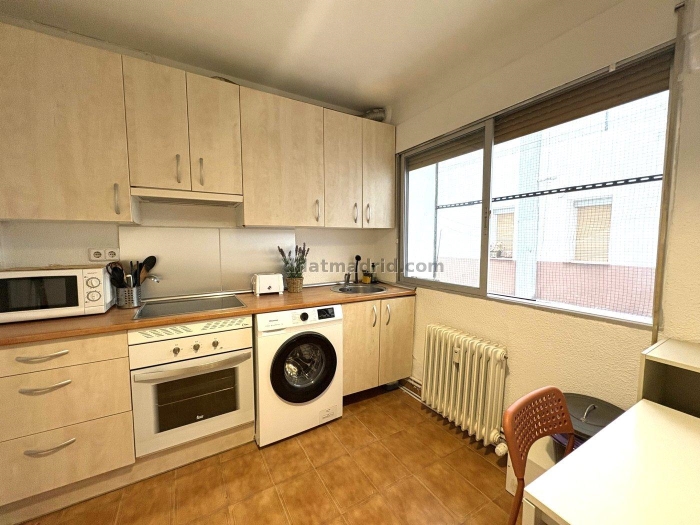 Cosy Apartment in Centro of 4 Bedroom #2070 in Madrid