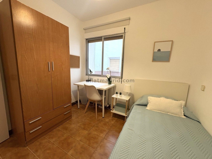 Cosy Apartment in Centro of 4 Bedroom #2070 in Madrid