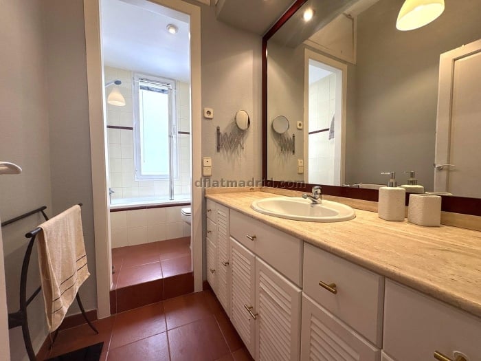 Apartamento Amplio en Salamanca de 3 Dormitorios #2077 en Madrid