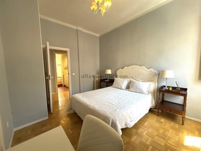 Apartamento Amplio en Salamanca de 3 Dormitorios #2077 en Madrid