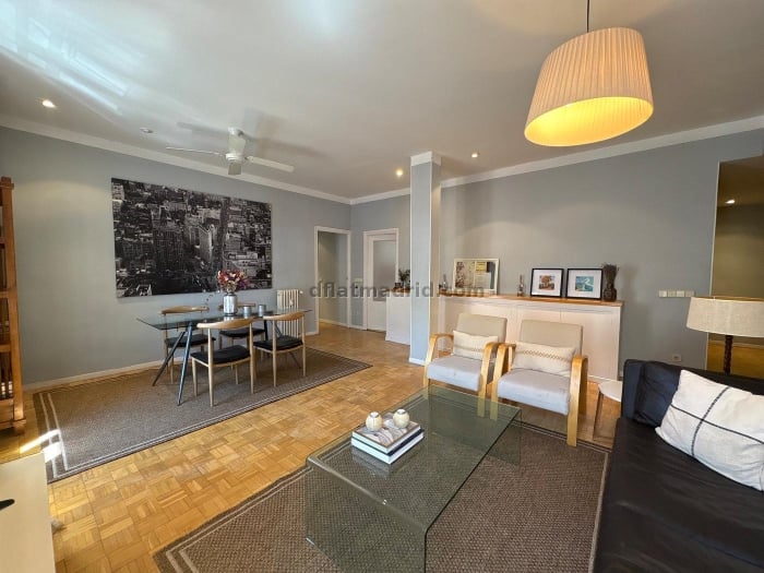 Apartamento Amplio en Salamanca de 3 Dormitorios #2077 en Madrid