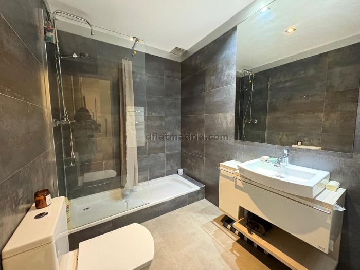 Apartamento Amplio en Arganzuela de 3 Dormitorios #2078 en Madrid