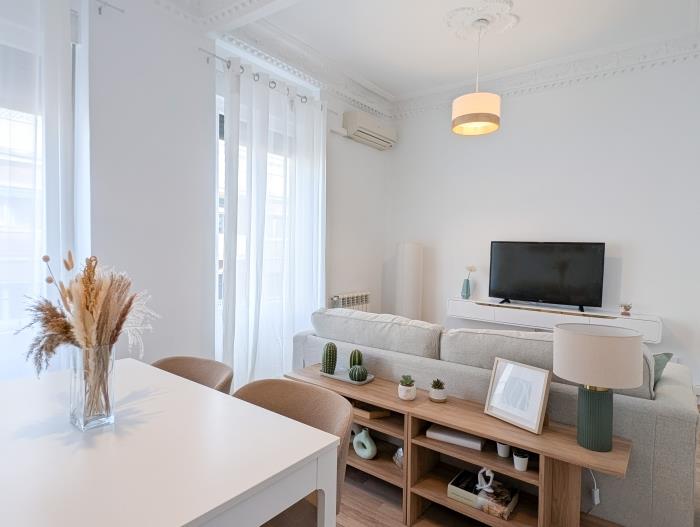 Habitación con una cama de matrimonio